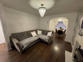 Contemporary 3-Bedroom Home Near Liverpool City Centre